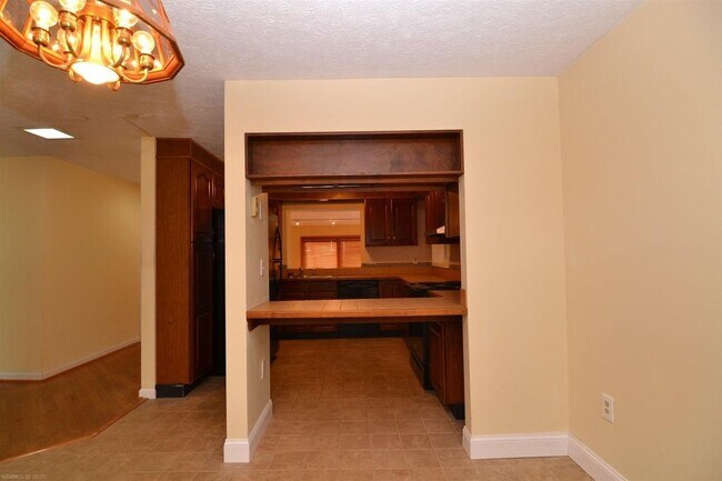 Building Photo - 1812 Gardenspring Dr