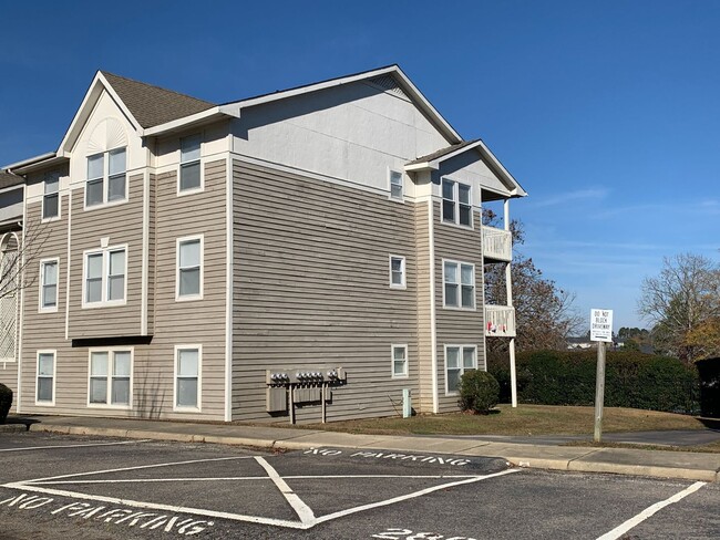 Building Photo - 1010 Brookhollow Drive Apt #9 Fayetteville...