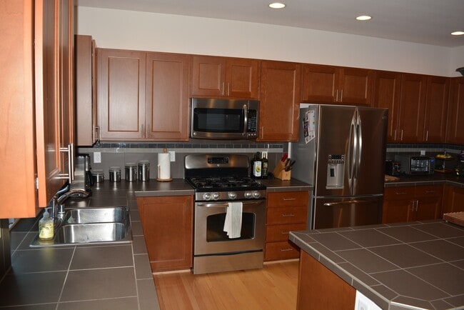 Building Photo - Amazing 4 bedroom home on Tumwater Hill!!