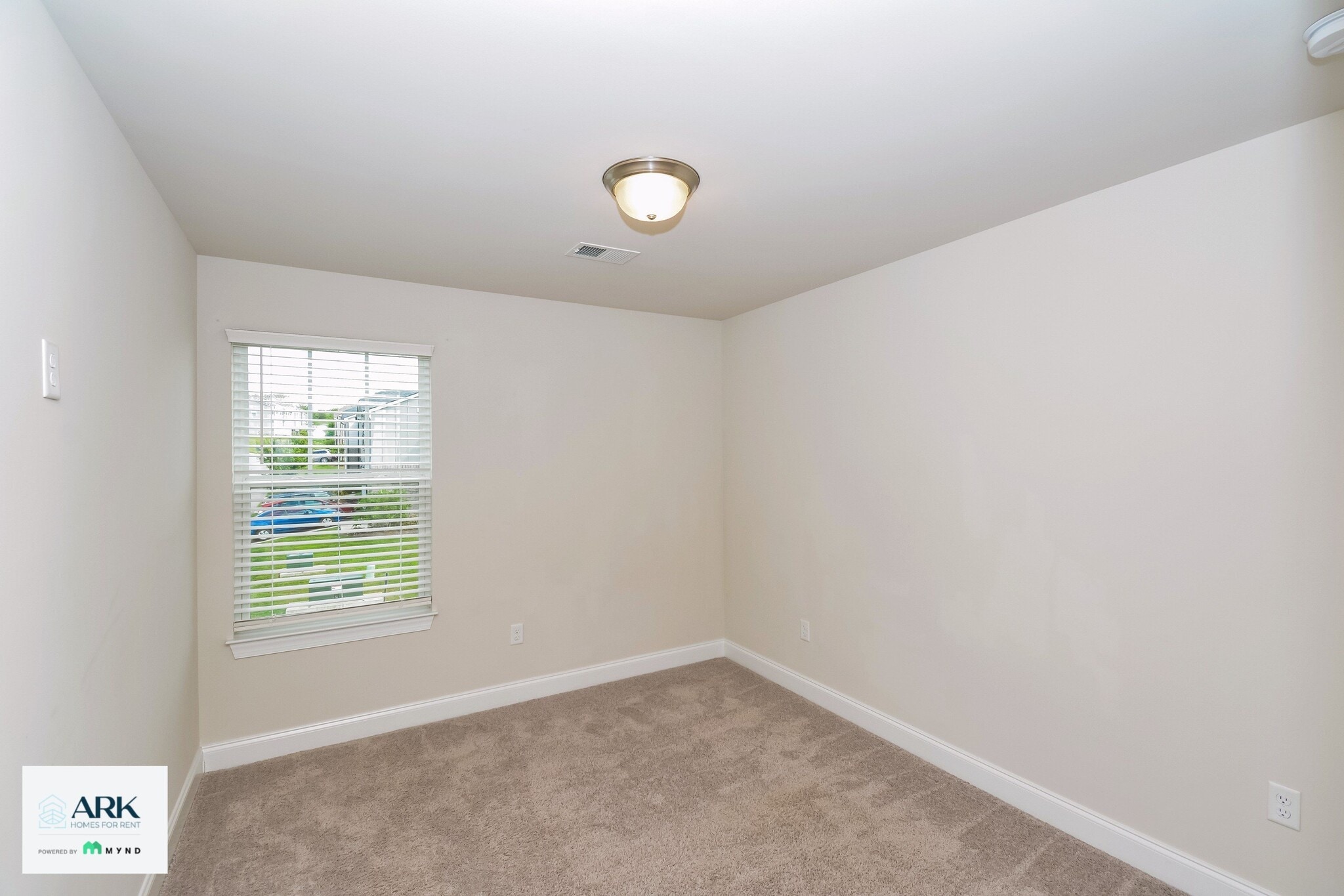 Building Photo - 831 Holland Ct