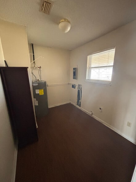 Building Photo - 219 Rosemary St