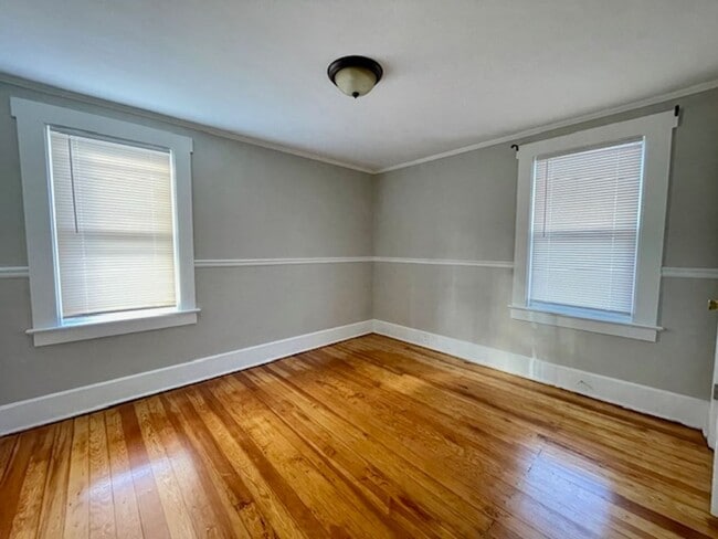 Building Photo - IDEAL 3 Bedroom Home!