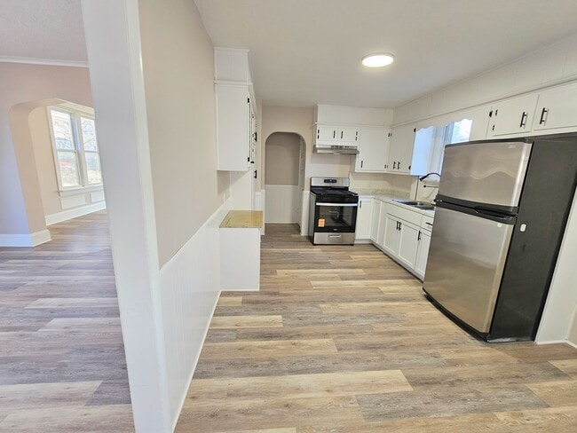 Building Photo - 724 Kinnaird Ave