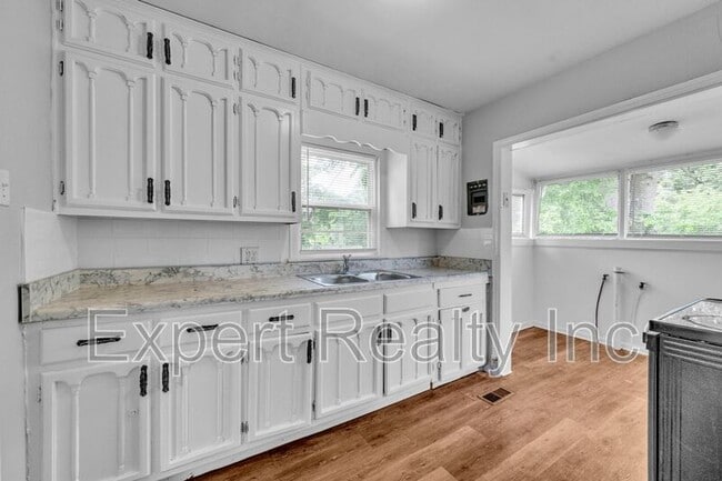 Building Photo - 1620 31st St SW