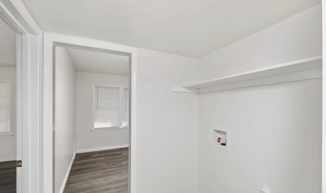 Building Photo - 1009 Chapel Dr