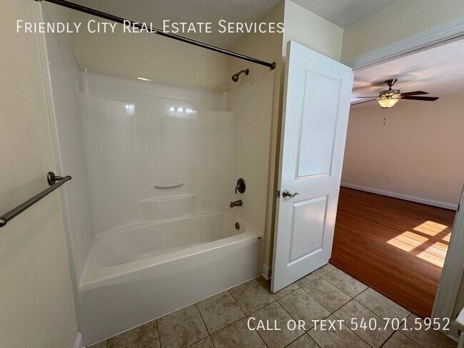 Building Photo - 565 Spring Oaks Drive