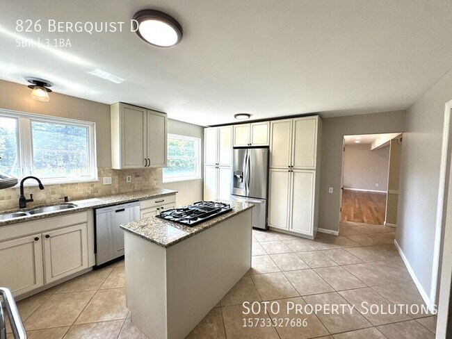 Building Photo - 826 Bergquist Dr