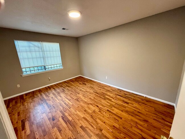 Building Photo - 1728 Felix Ave