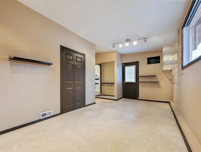 Building Photo - Charming Rambler with Ample Parking and Great Location