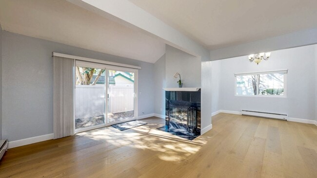 Building Photo - Cozy 2 Bedroom 1.5 Bath with Private Yard and Two Car Garage !