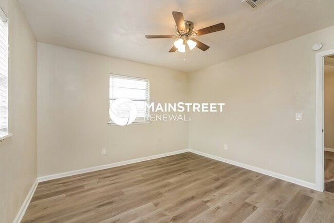 Building Photo - 3 Bedroom Pet-Friendly Home in Oklahoma City, OK with Main Street Renewal