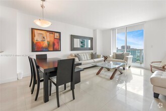 Building Photo - 1800 N Bayshore Dr