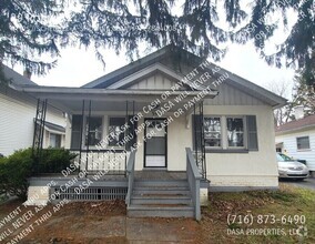 Building Photo - 39 Robin St