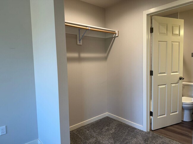 Building Photo - 5307 Smitten Street #3