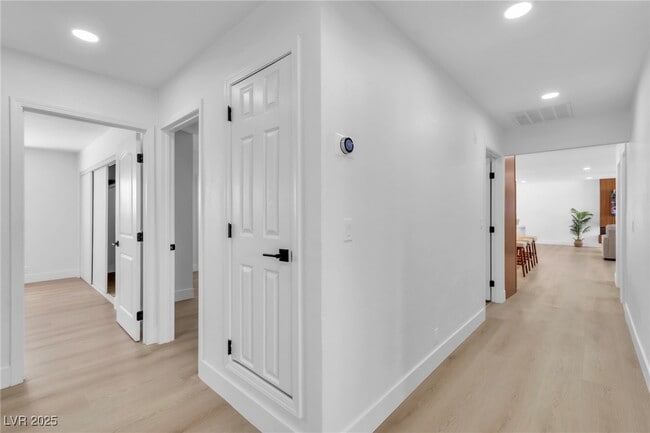 Building Photo - 3485 Shamrock Ave