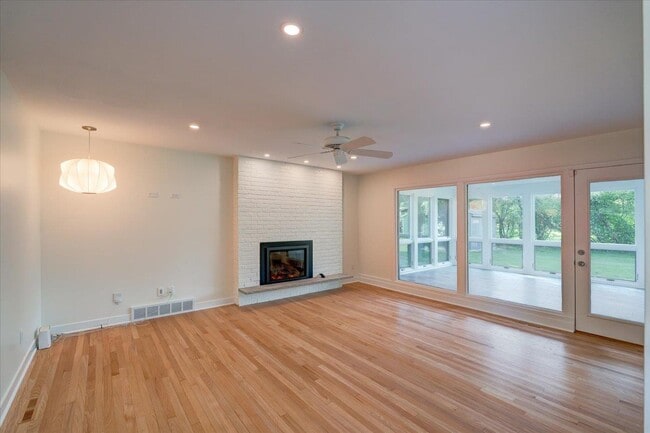 Building Photo - 5813 Anchorage Ave