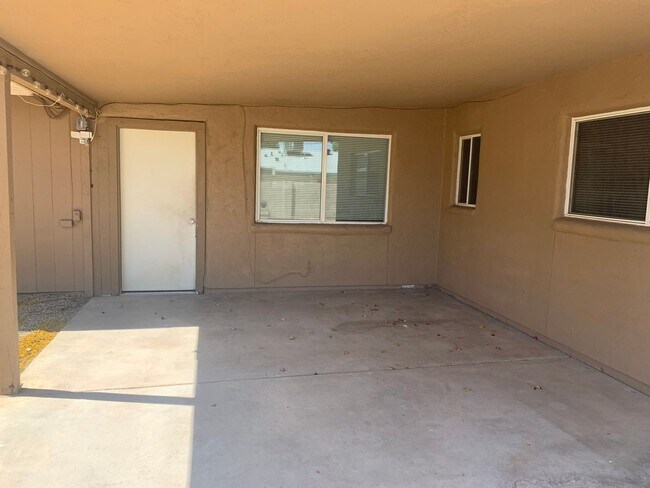 Building Photo - Great 3 bedroom 2 bath home