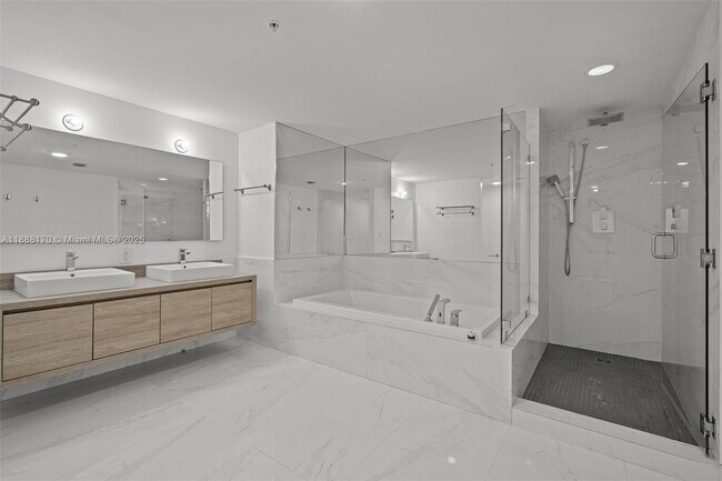 Building Photo - 400 Sunny Isles Blvd