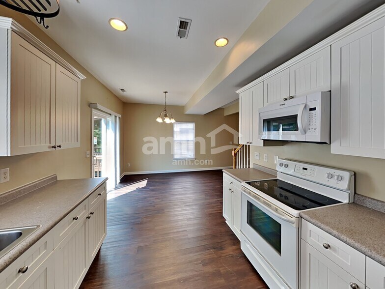 Building Photo - 7145 Riverfront Dr