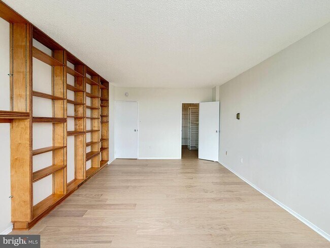 Building Photo - 4141 Henderson Rd