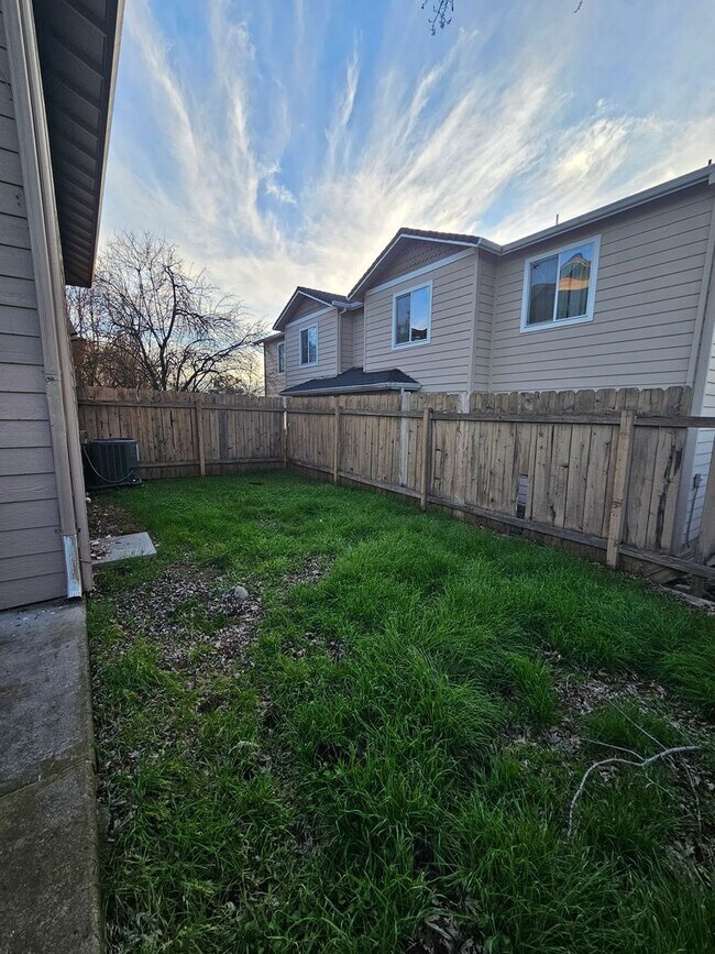 Building Photo - 592