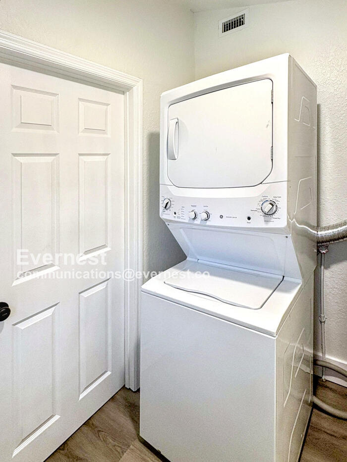 Building Photo - 2004 E Ellicott St