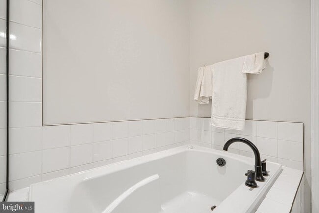 Building Photo - 2718 Lanham Hill Cir
