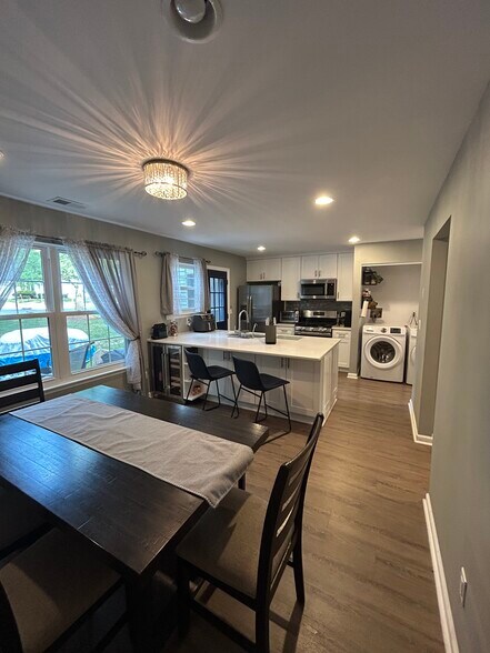 Building Photo - 448 Saint Giles Ct