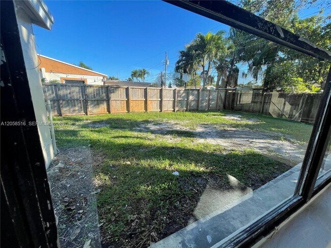 Building Photo - 1810 SW 64th Terrace