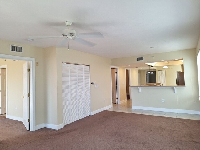 Building Photo - 3BR 3BA plus Garage- Bouchelle Island Condo!