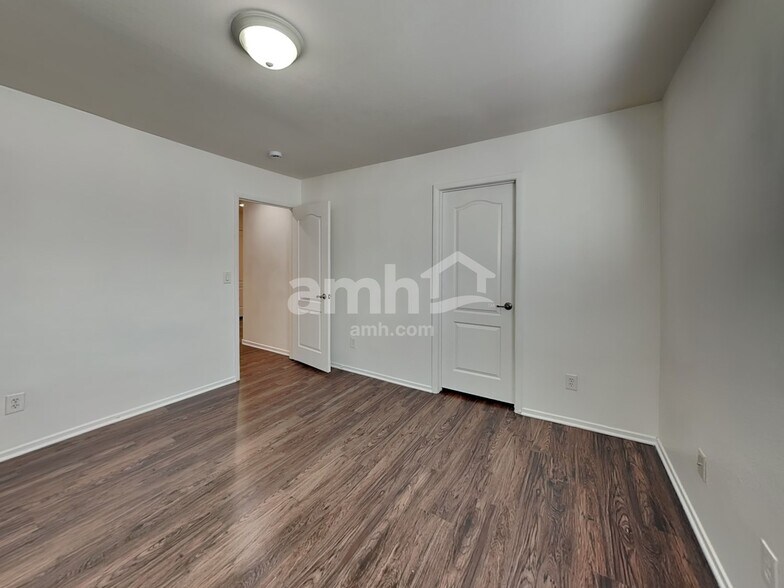 Building Photo - 3408 E Palatine Hills Ave