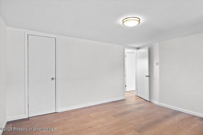 Building Photo - 134 Lampman St