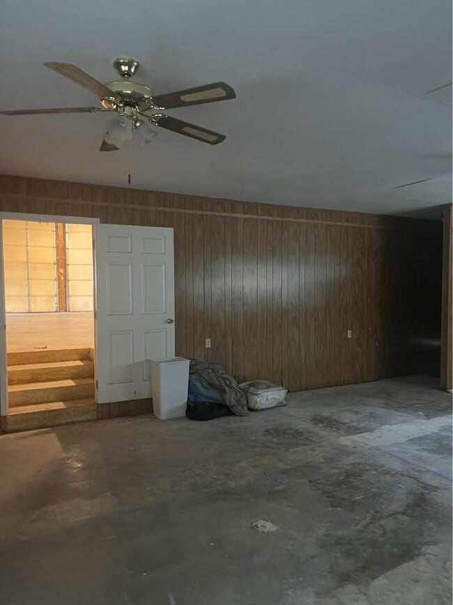 Building Photo - 226 Lake View Dr