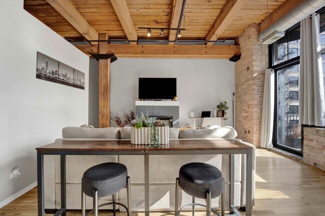 Building Photo - 625 W Jackson Blvd