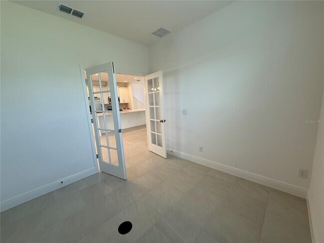 Building Photo - 14496 Crestavista Ave