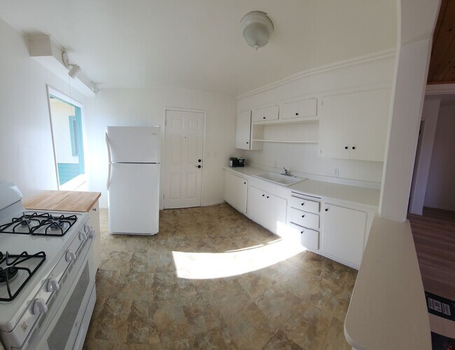 Building Photo - Los Osos Cozy Cottage