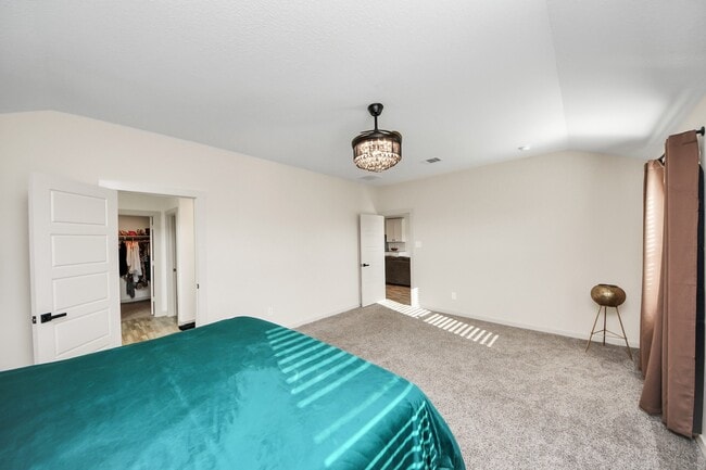 Building Photo - 202 Serena Pk Ln