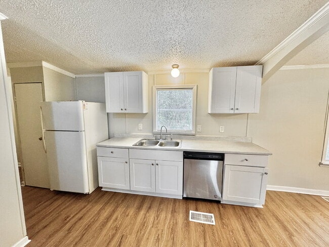 Building Photo - 4472 Cedar Ridge Ln