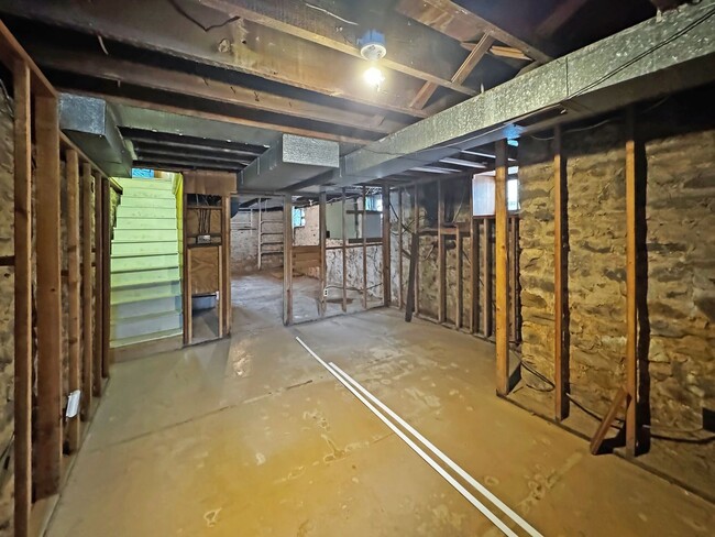 Building Photo - 323-325 Percy St