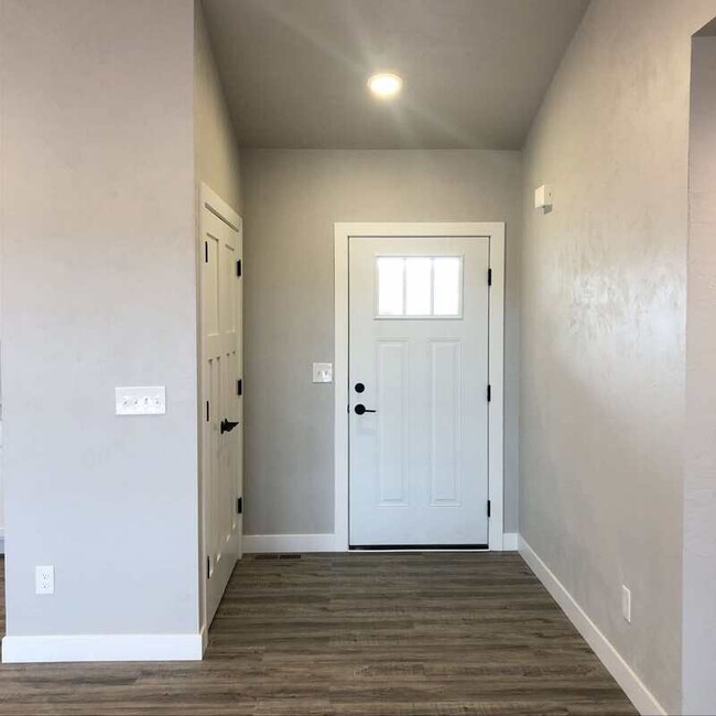 Building Photo - 449/451 Longwood Lane - 451