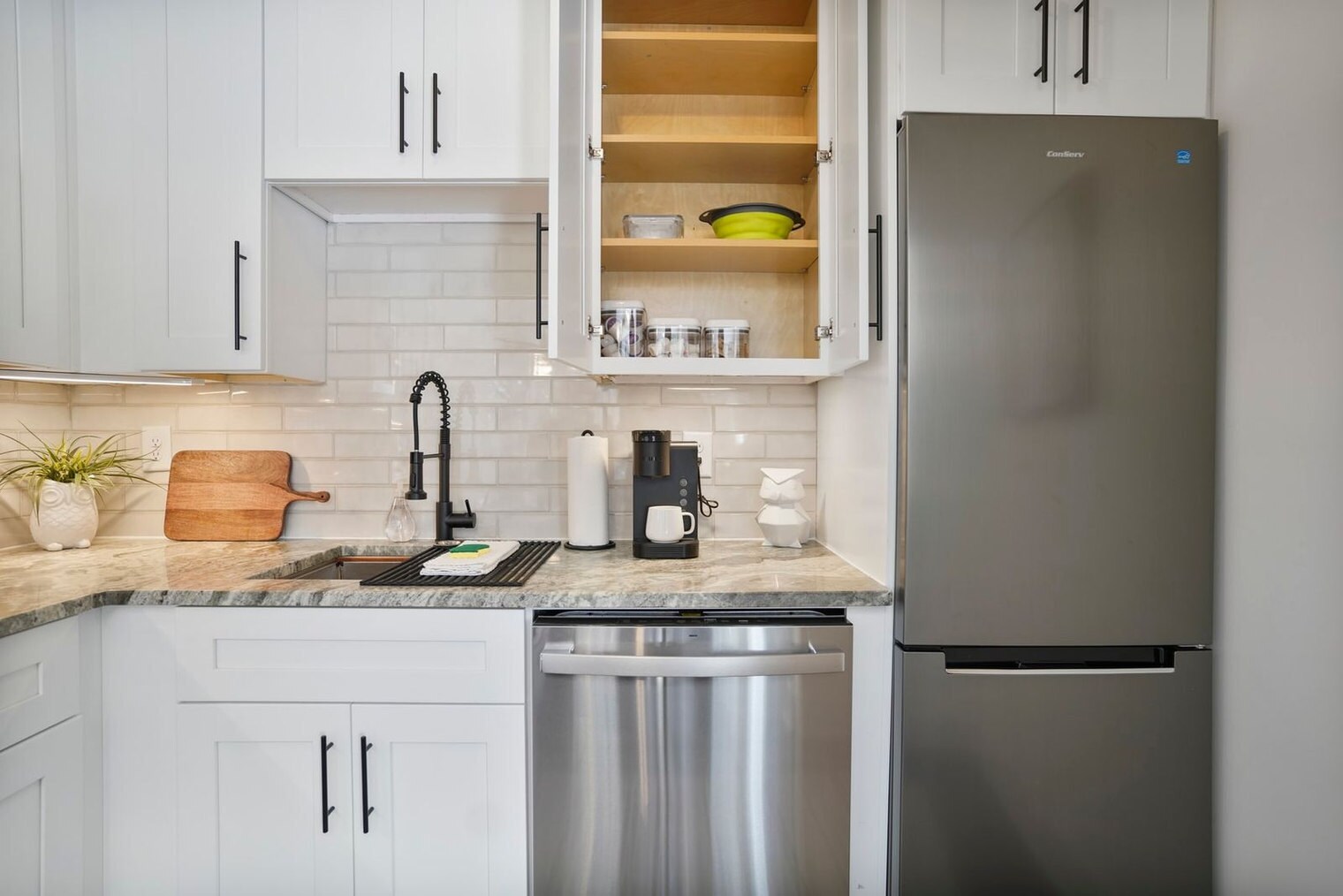 Building Photo - 975 Shadowridge Dr SE