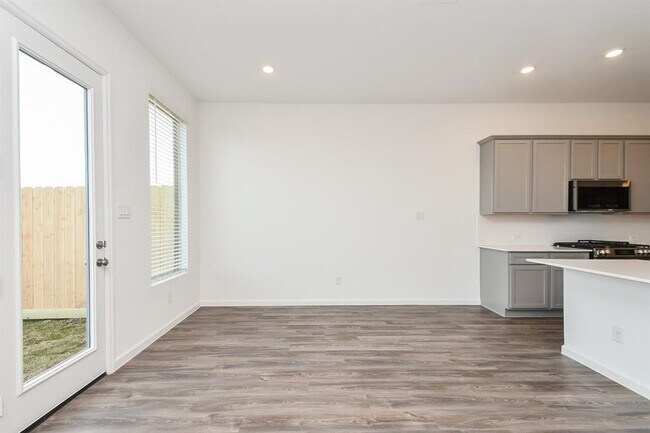 Building Photo - 5459 Holly Hvn Ct