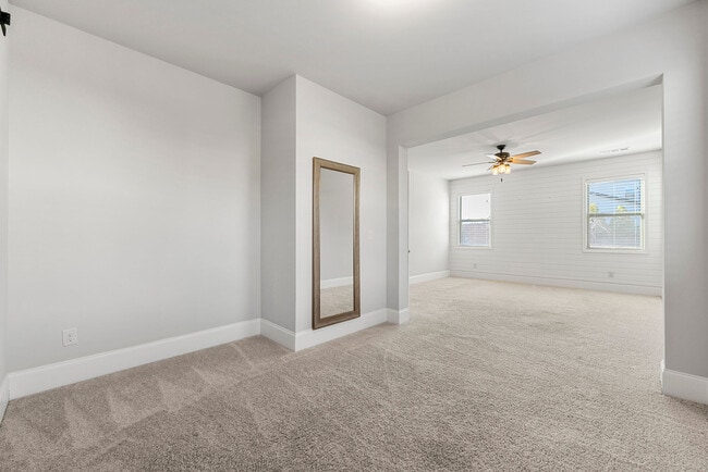 Building Photo - 5230 Scenic Valley Dr