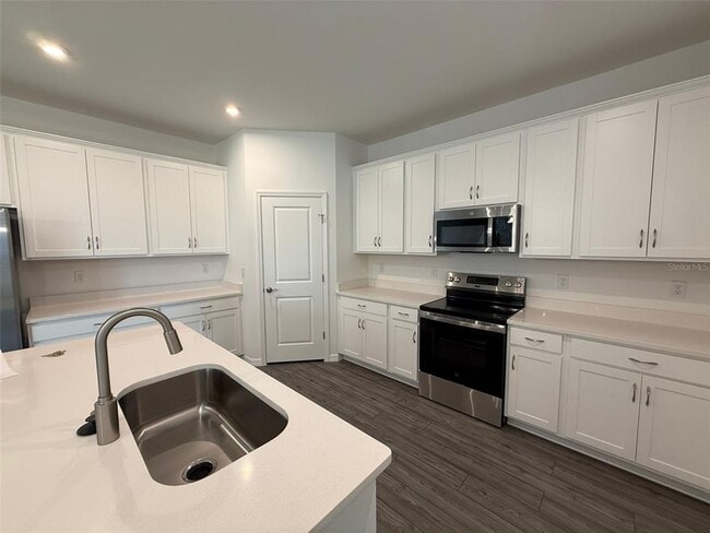 Building Photo - 3565 Dahlia Dr