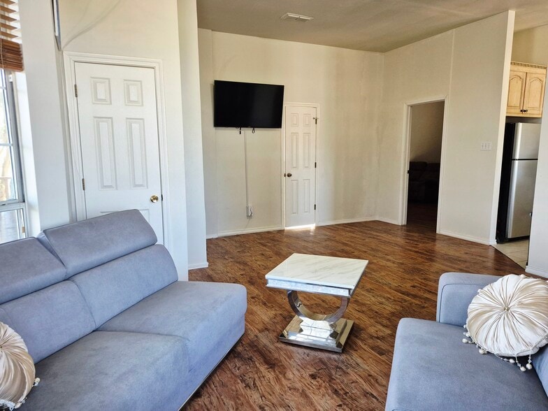 Building Photo - 6712 Sundance Cir