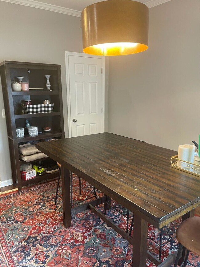 Building Photo - Cute Bungalow, Less Than Half Mile From We...