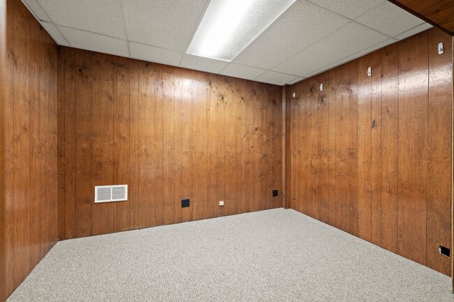 Building Photo - 615 W Parkside Dr