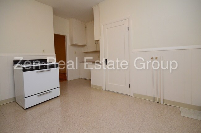 Building Photo - 232 Willow St