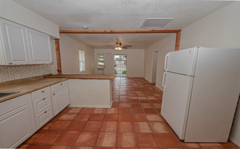 Building Photo - 33 E 400 S