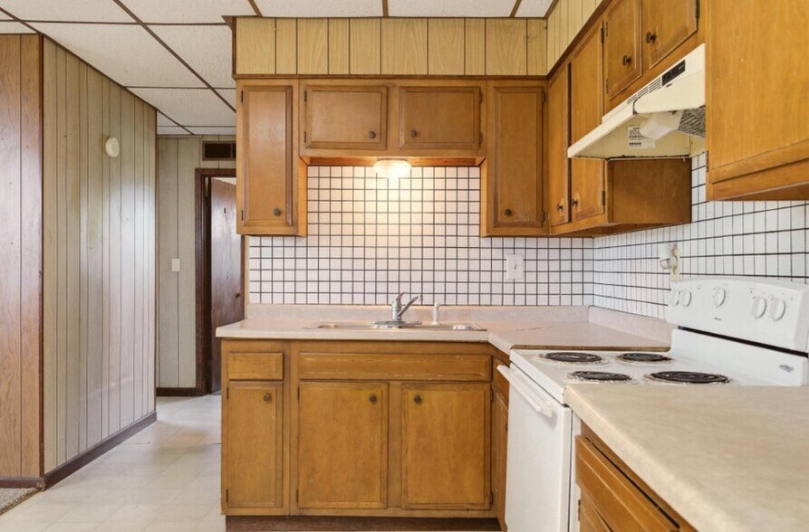 Building Photo - 13979 Fedora Rd